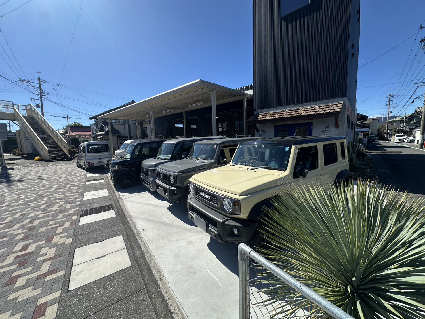 BLUE STAR Automobile　車　中古車　新車　点検　車検　修理　鈑金　補修　安い　清水　静岡　由比　蒲原　富士　五十嵐　仕　学　渡辺　新古車　親切　丁寧　フットワーク　軽い　オート　マイカー　グーネット　ヤマト　ガソリン　軽自動車　整備士　販売　おしゃれ　デザイン　エンブリッジ　アルトラ　レンタカー　エイトスター　インク　EIGHT　STAR　INC　保険　代理店　BLUESTAR　ブルースター　高級車　ＴＯＹＯＴＡ　ＮＩＳＳＡＮ　ダイハツ　HONDA　外車　ポルシェ　レクサス　スズキ　SUZUKI トヨタ　ニッサン　日産　本田　四駆　ハイエース　タント　バイク　ベンツ　社用車　月々　長期　業務用